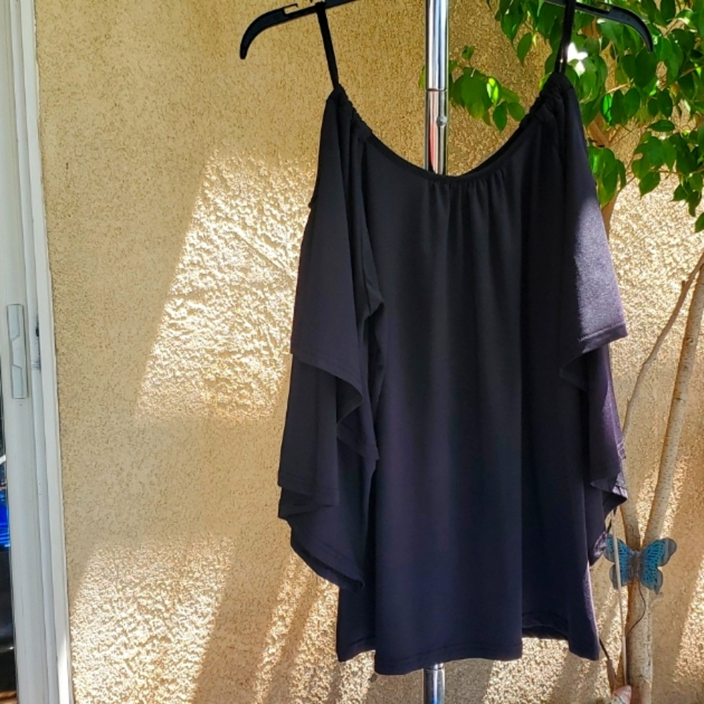 XIANG GE YI ZHAN BLACK COLD SHOULDER DOUBLE BELL SLEEVE BLACK TOP SIZE XXL